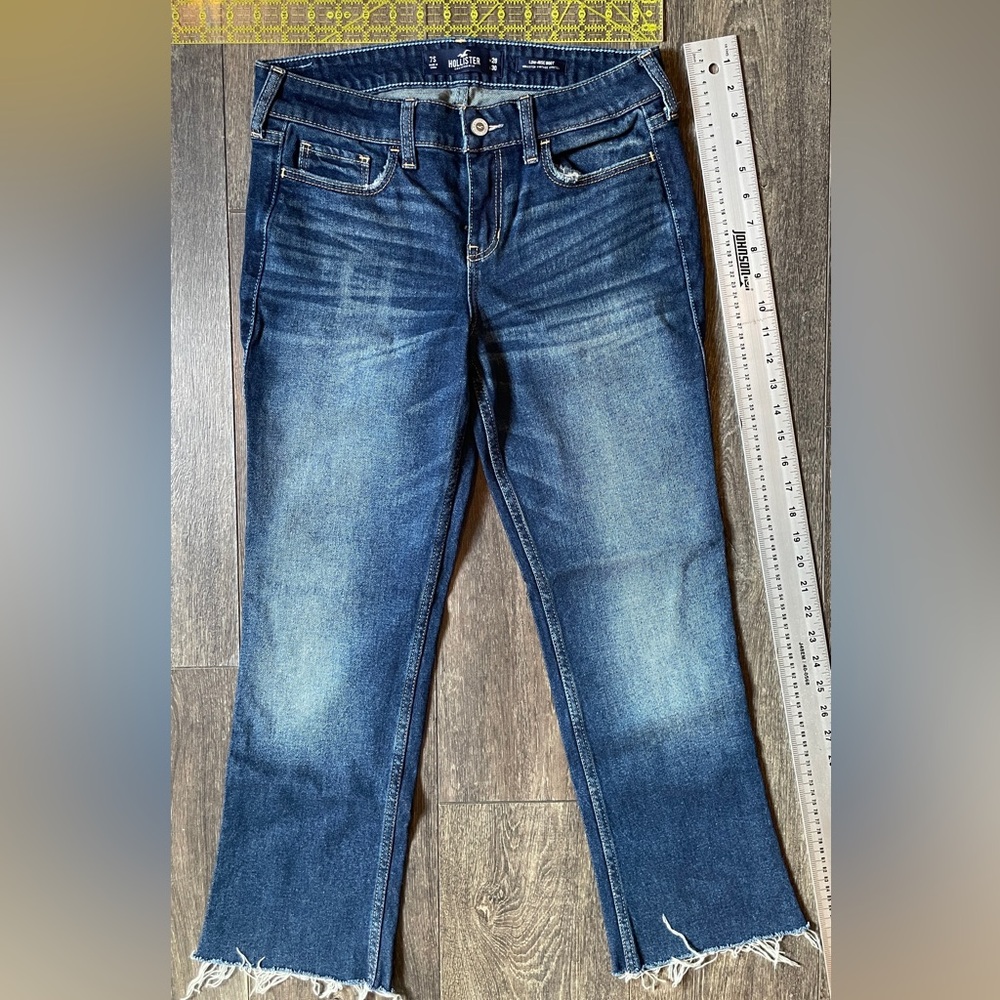 28 NWOT Hollister Low-Rise Boot dark distressed raw hem 30 L